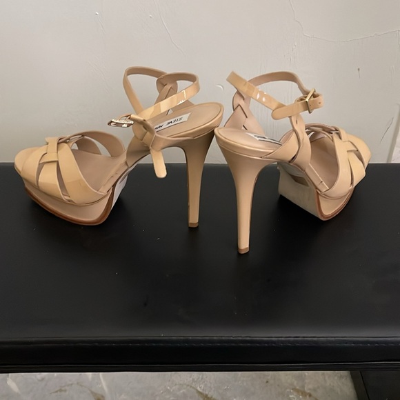Steve Madden ~ Beige/Tan ~ Size 10 - Picture 3 of 6